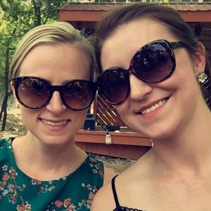 Meet your Posher, Dana